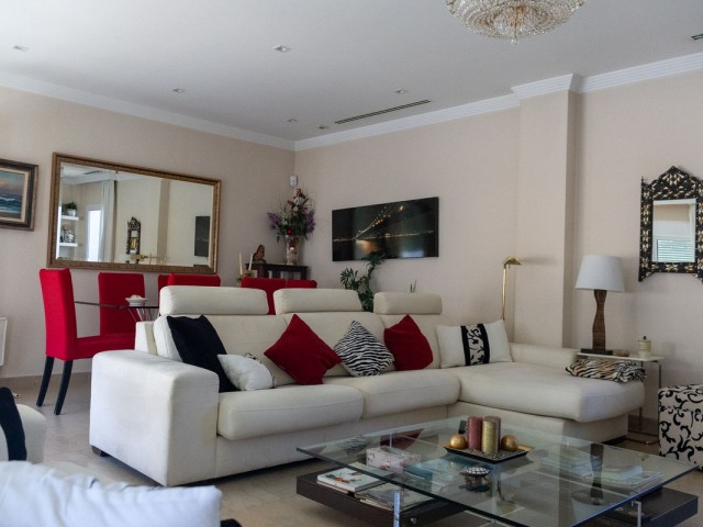 6 Bedrooms Villa in Playamar