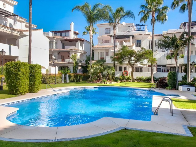 2 Slaapkamer Rijtjeshuis in Nueva Andalucía
