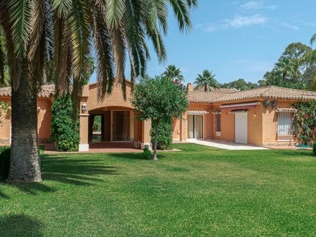 4 Bedrooms Villa in New Golden Mile