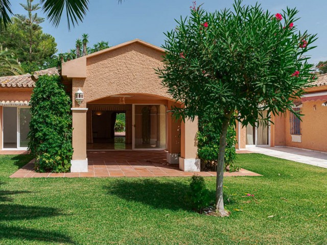 4 Bedrooms Villa in New Golden Mile