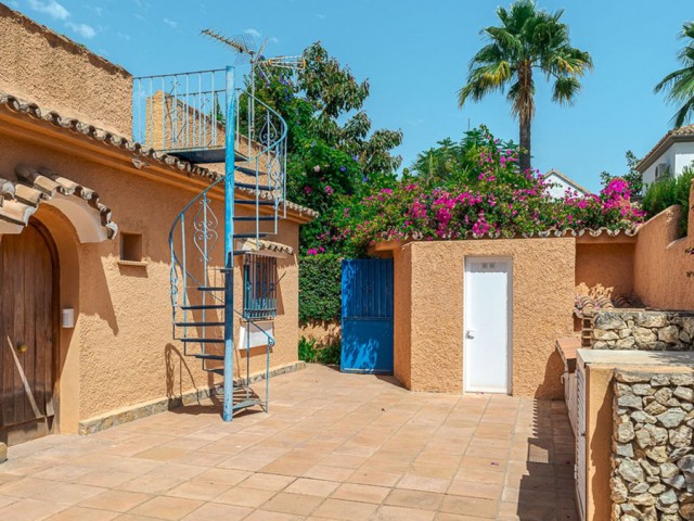 4 Bedrooms Villa in New Golden Mile