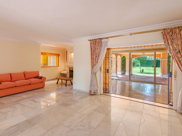 4 Bedrooms Villa in New Golden Mile