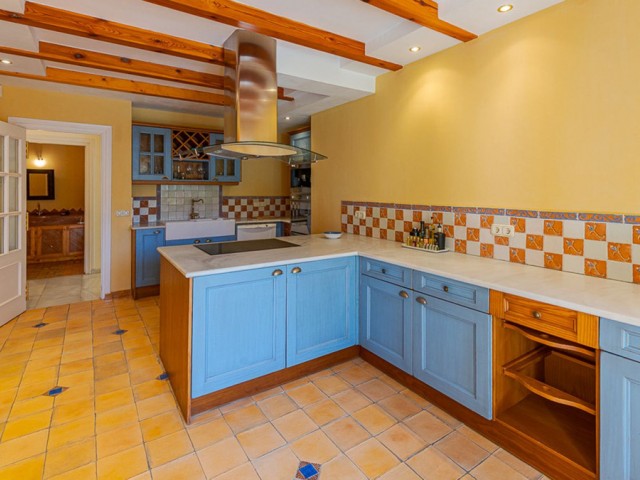 4 Bedrooms Villa in New Golden Mile