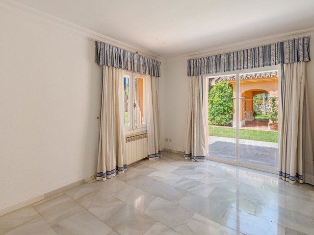 4 Bedrooms Villa in New Golden Mile