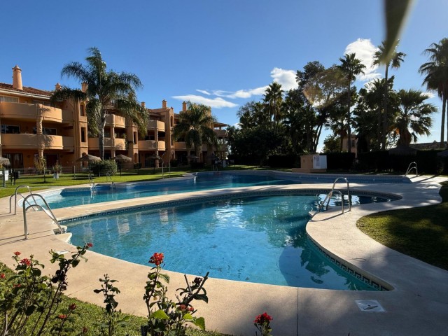 Appartement avec 4 Chambres  à Calahonda