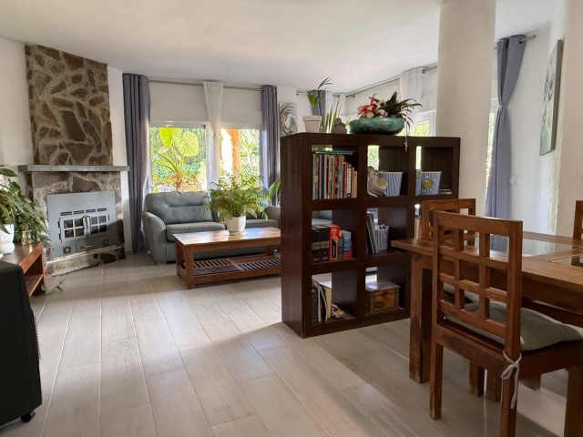 Appartement avec 4 Chambres  à Calahonda