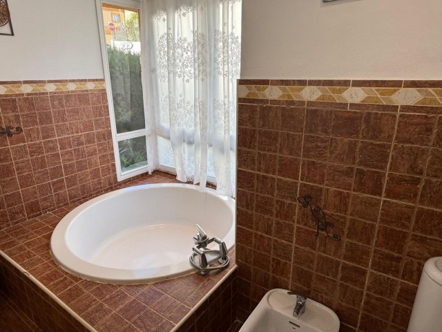 Appartement avec 4 Chambres  à Calahonda