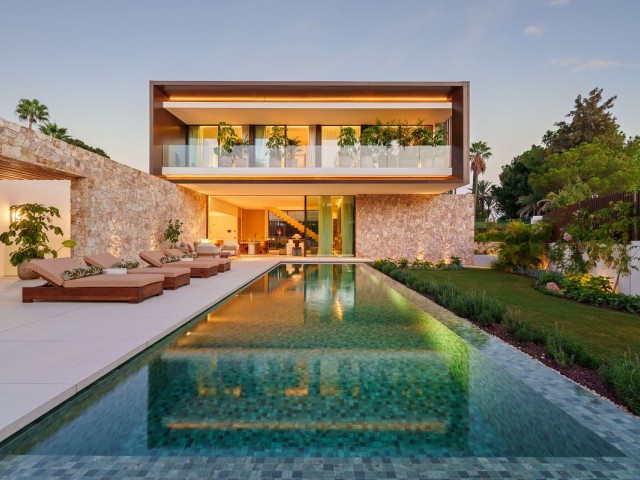 5 Bedrooms Villa in Marbella