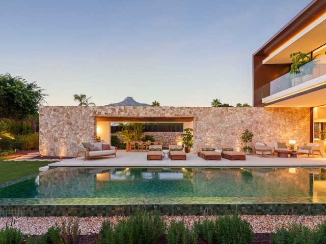 5 Bedrooms Villa in Marbella