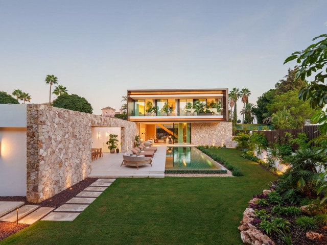5 Bedrooms Villa in Marbella