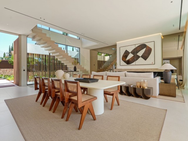 5 Bedrooms Villa in Marbella