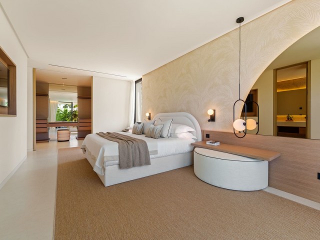 5 Bedrooms Villa in Marbella