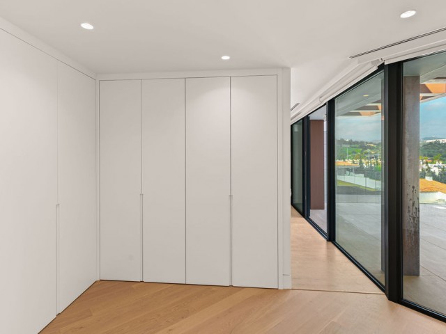 4 Bedrooms Apartment in Estepona