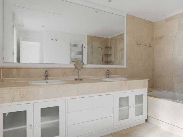 4 Schlafzimmer Apartment in Nueva Andalucía