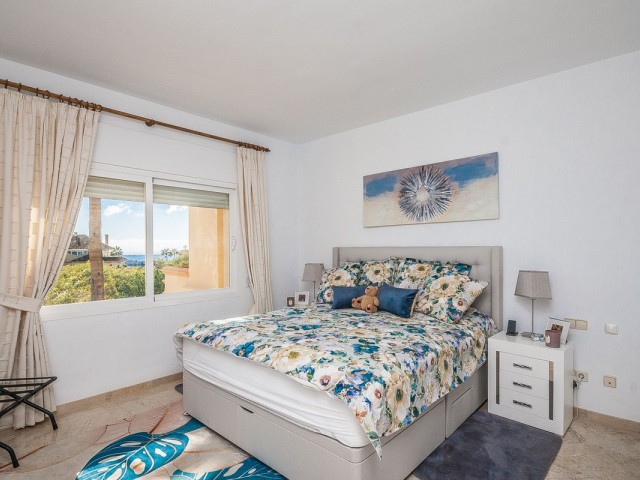 3 Bedrooms Apartment in Elviria