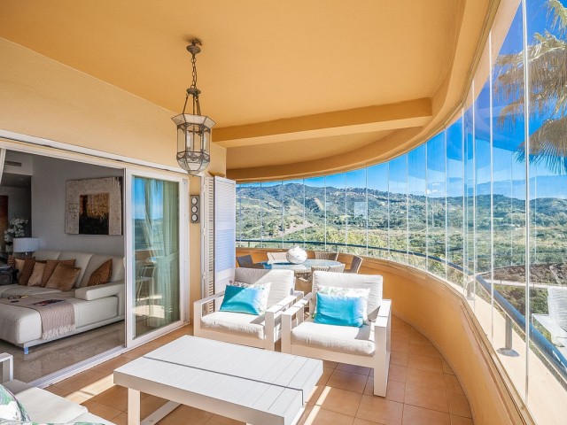 3 Bedrooms Apartment in Elviria