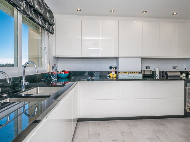 3 Bedrooms Apartment in Elviria