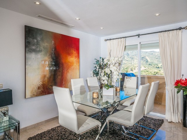 3 Bedrooms Apartment in Elviria