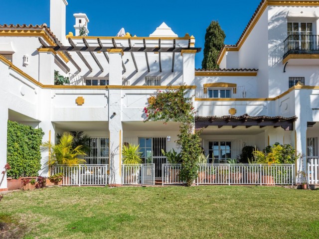 4 Schlafzimmer Reihenhaus in New Golden Mile