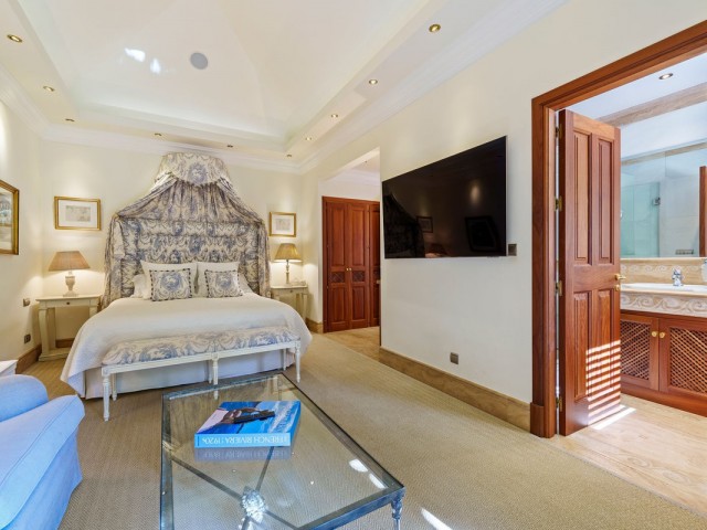 6 Bedrooms Villa in The Golden Mile