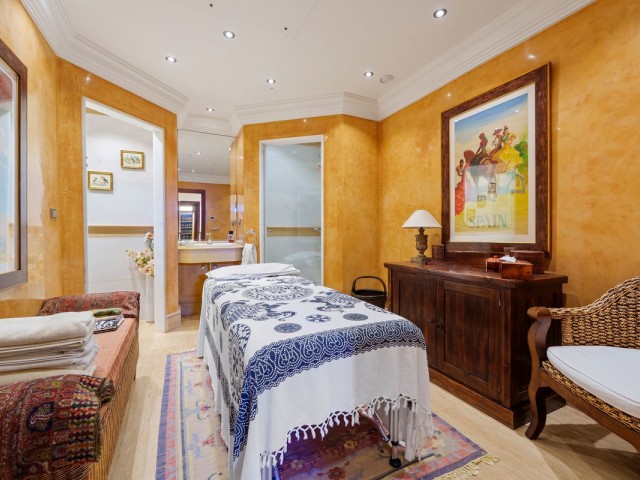 6 Bedrooms Villa in The Golden Mile
