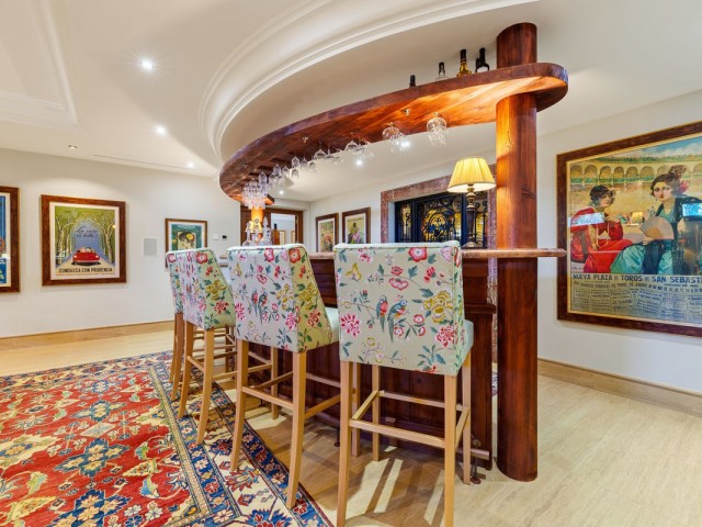 6 Bedrooms Villa in The Golden Mile