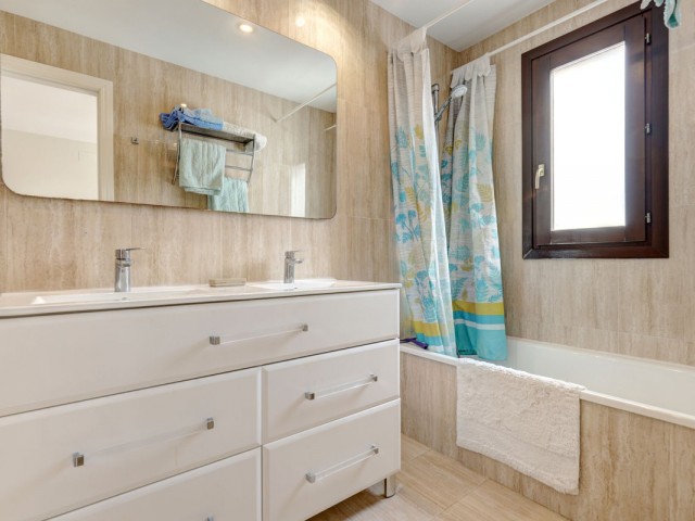 4 Schlafzimmer Reihenhaus in La Duquesa