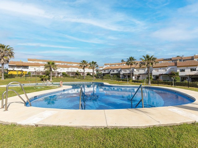 Maison mitoyenne avec 4 Chambres  à La Duquesa