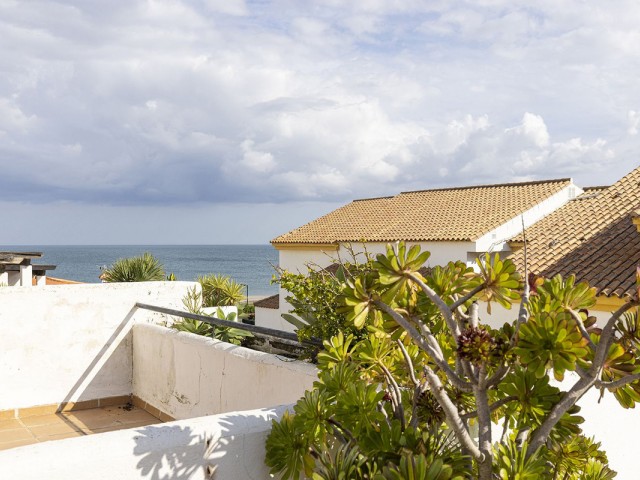 Maison mitoyenne avec 4 Chambres  à La Duquesa