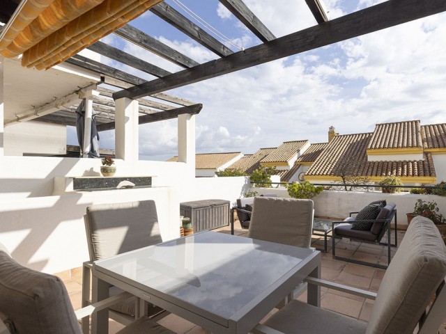 Maison mitoyenne avec 4 Chambres  à La Duquesa