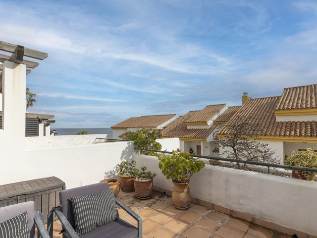 Maison mitoyenne avec 4 Chambres  à La Duquesa