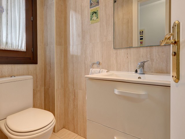 Maison mitoyenne avec 4 Chambres  à La Duquesa