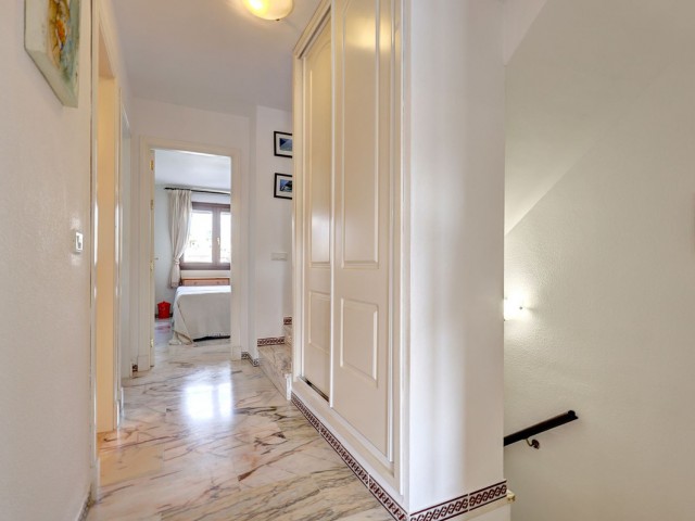 Maison mitoyenne avec 4 Chambres  à La Duquesa