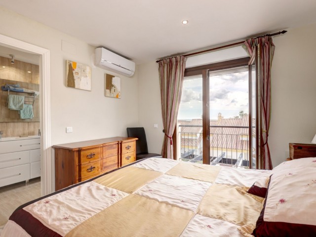 Maison mitoyenne avec 4 Chambres  à La Duquesa