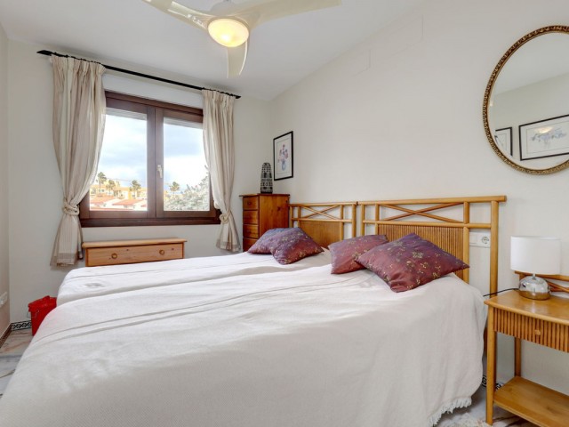 Maison mitoyenne avec 4 Chambres  à La Duquesa