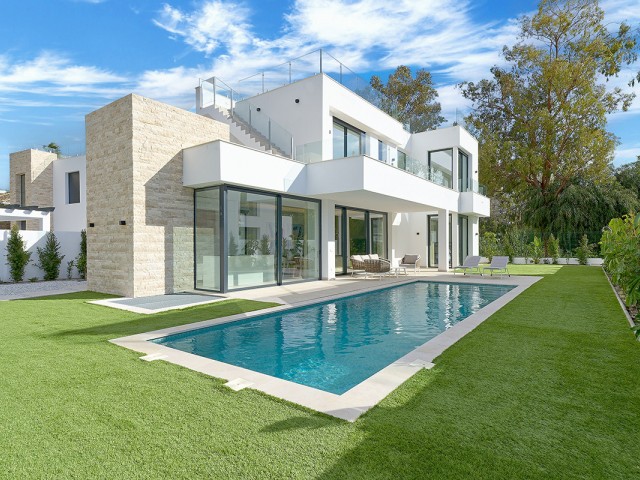 4 Schlafzimmer Villa in Estepona