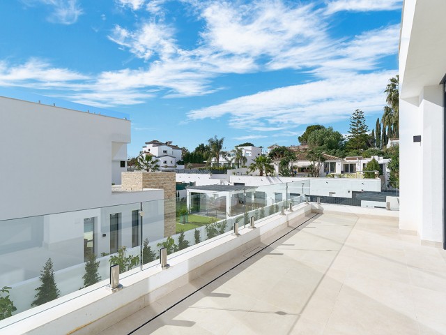 4 Makuuhuoneen Huvila Estepona