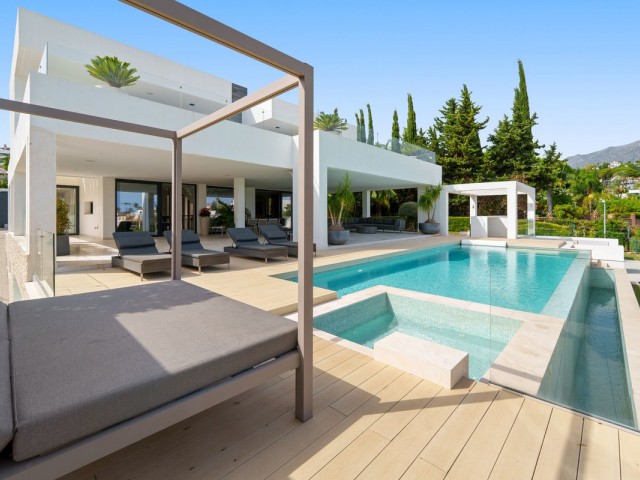 5 Schlafzimmer Villa in Nueva Andalucía