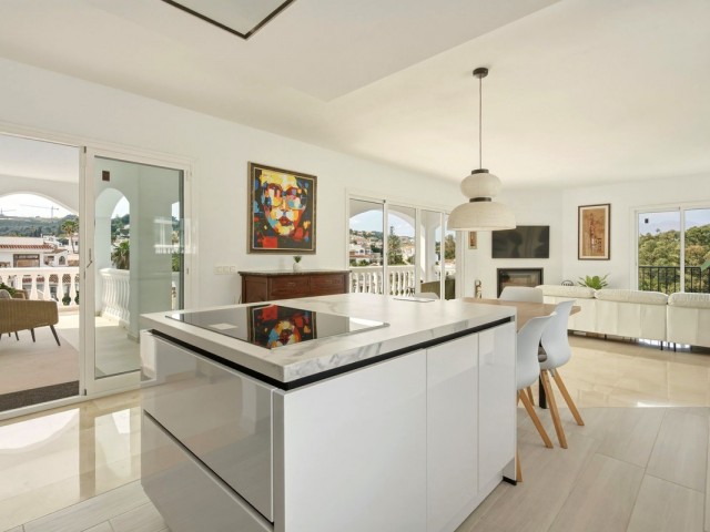 6 Bedrooms Villa in Mijas