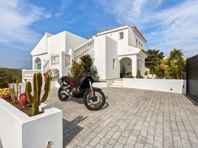 6 Bedrooms Villa in Mijas