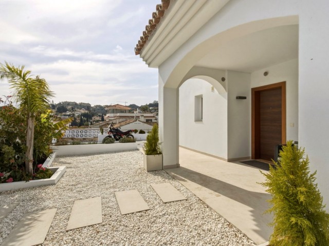 6 Bedrooms Villa in Mijas