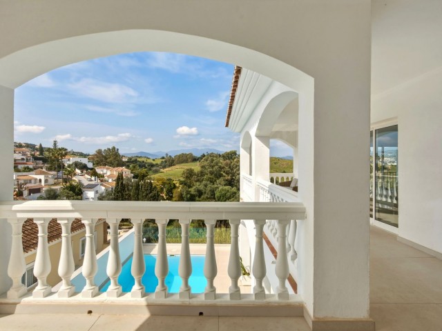 6 Bedrooms Villa in Mijas