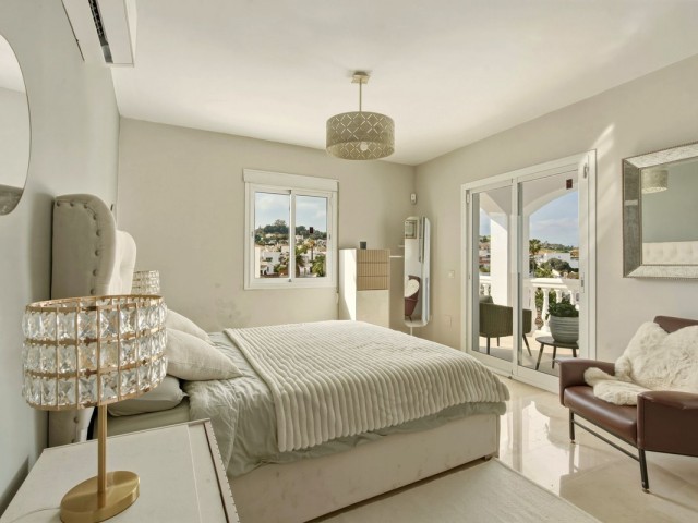 6 Bedrooms Villa in Mijas