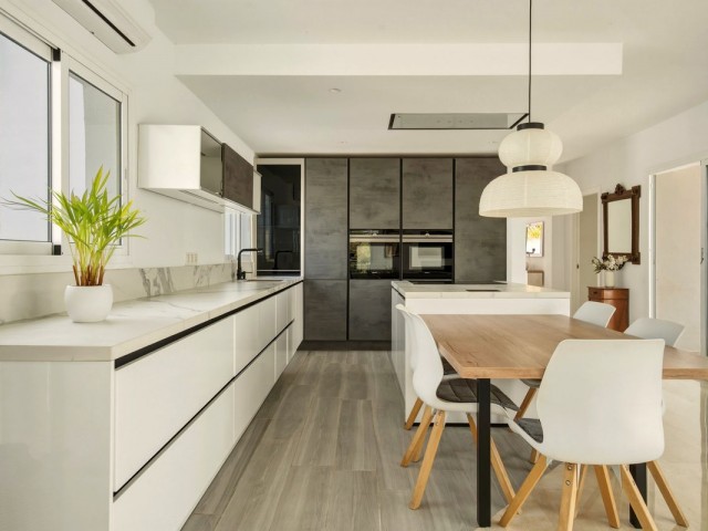 6 Bedrooms Villa in Mijas