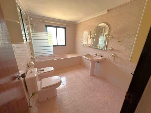 4 Slaapkamer Villa in Estepona