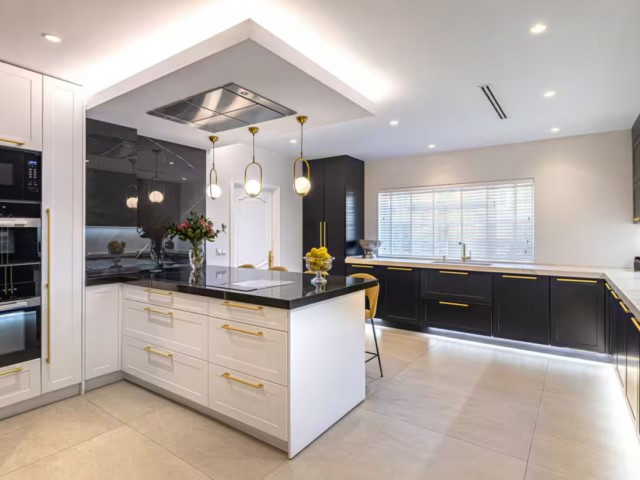 10 Schlafzimmer Villa in Puerto Banús