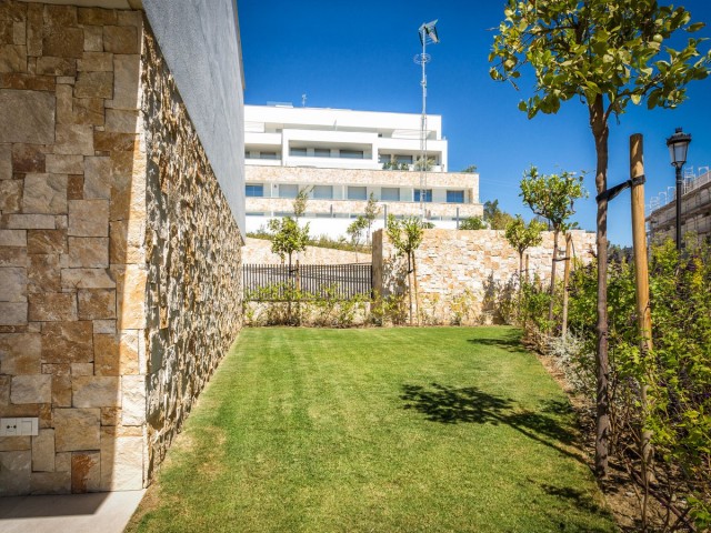 Adosado con 4 Dormitorios  en Estepona