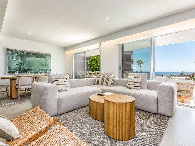 Adosado con 4 Dormitorios  en Estepona