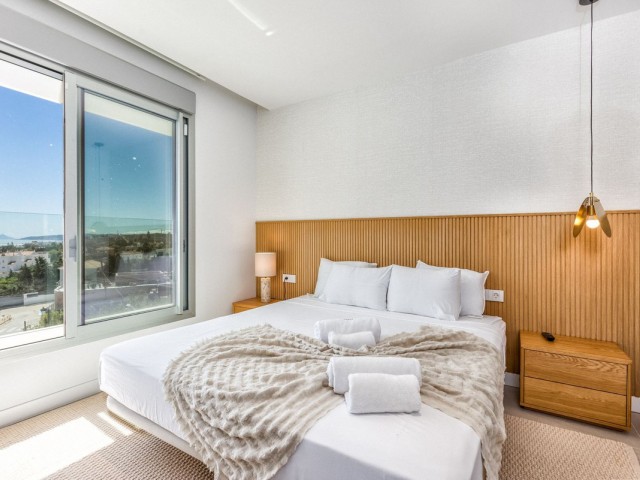 Adosado con 4 Dormitorios  en Estepona