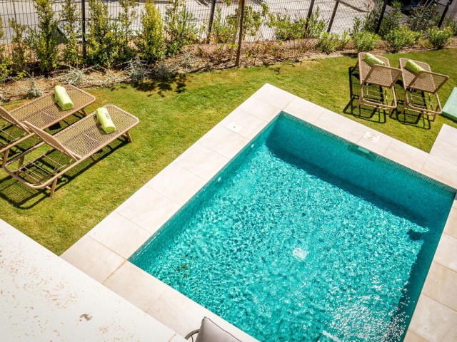 Adosado con 4 Dormitorios  en Estepona